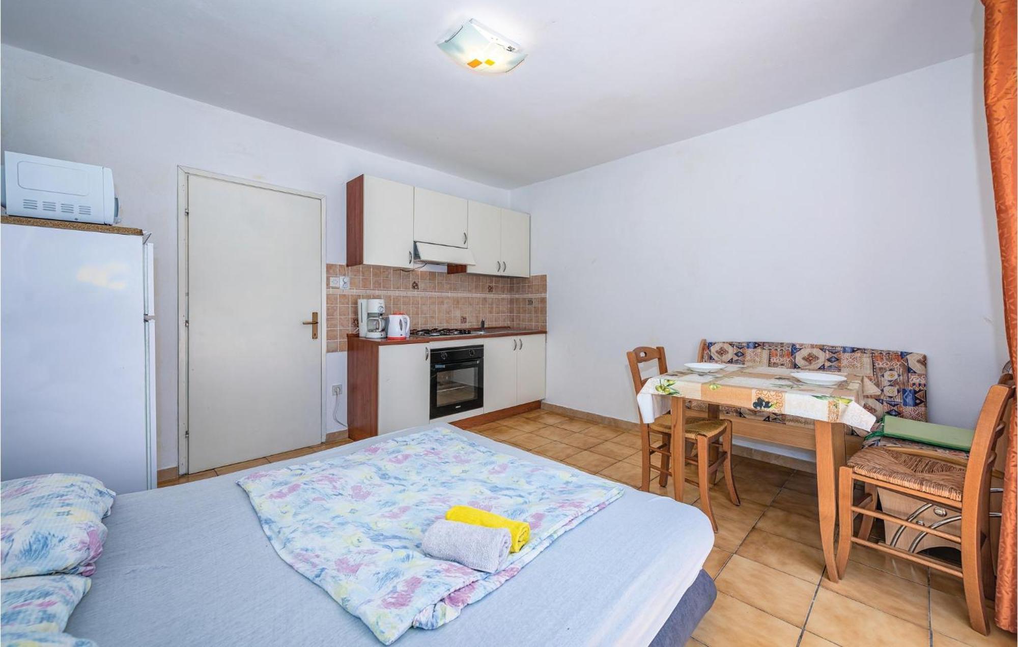 Amazing Apartment In Rovinj With Wifi Luaran gambar